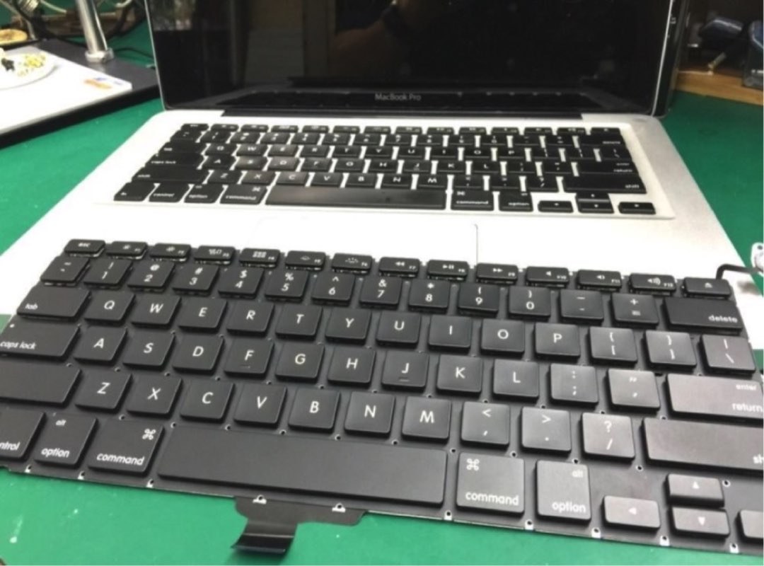 Teclado de notebook danificado - teclas falhando ou com líquido