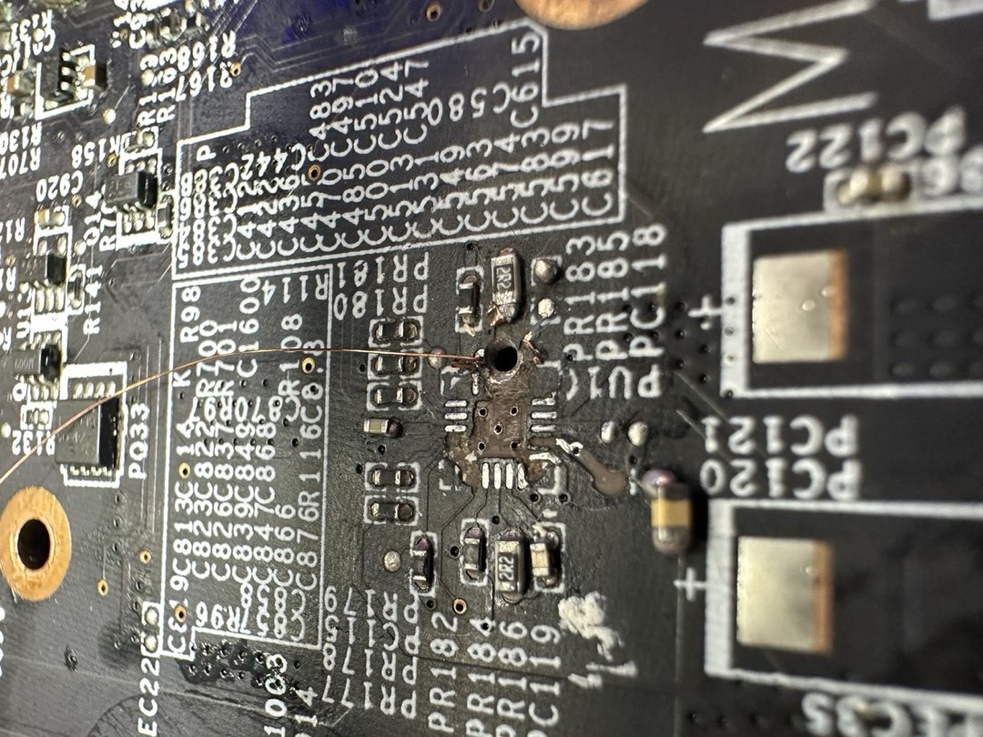 Placa-mãe com dano por líquido