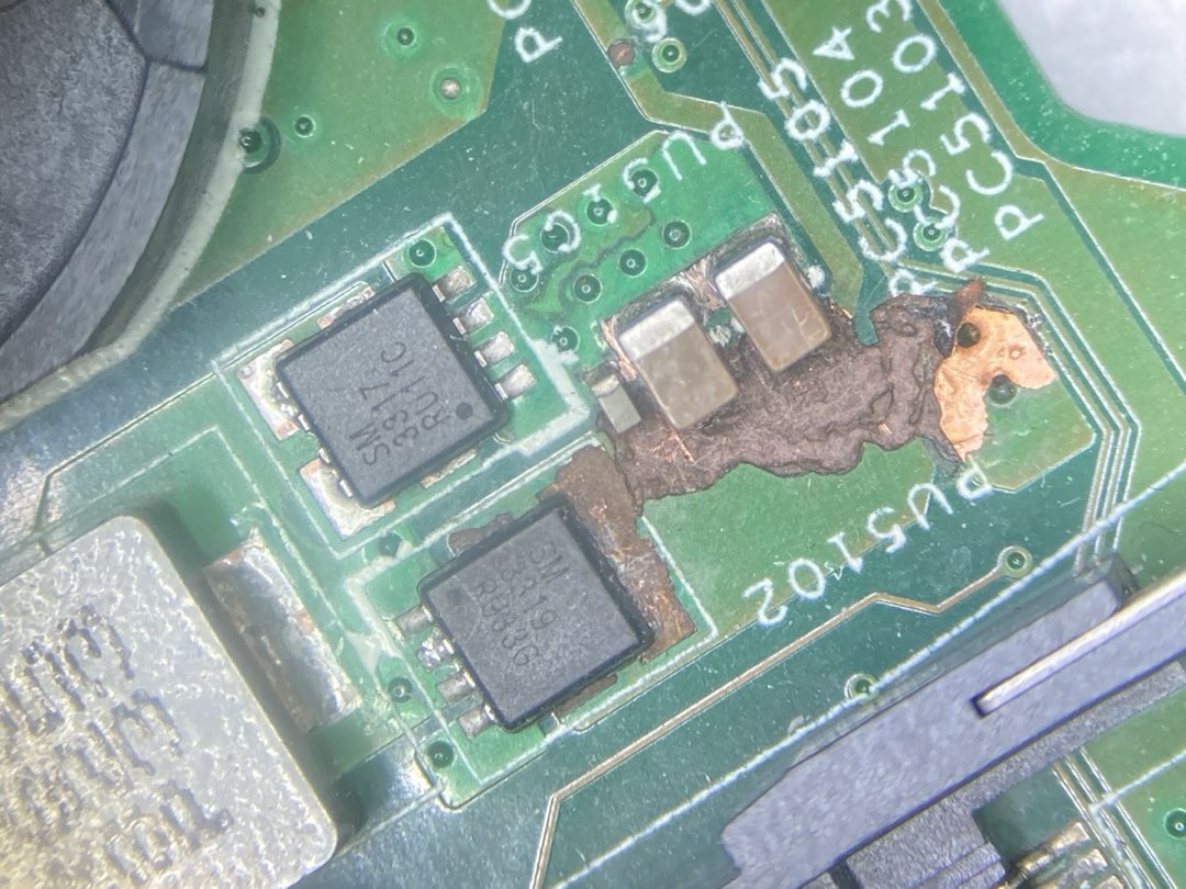 Limpeza profunda de notebook molhado